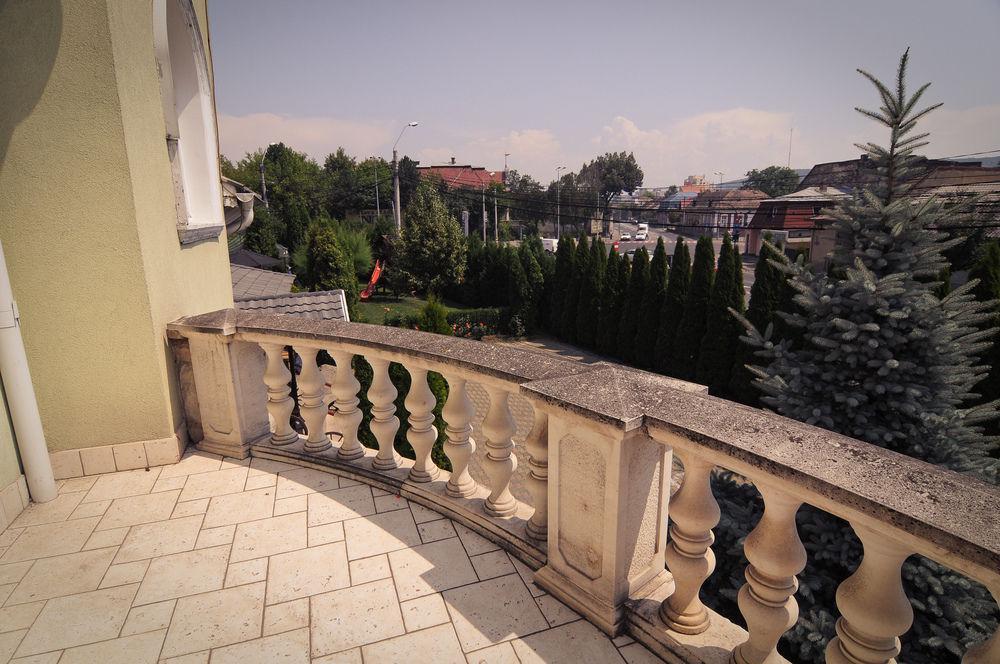 Târgu-Mureş Pension La Cupola מראה חיצוני תמונה