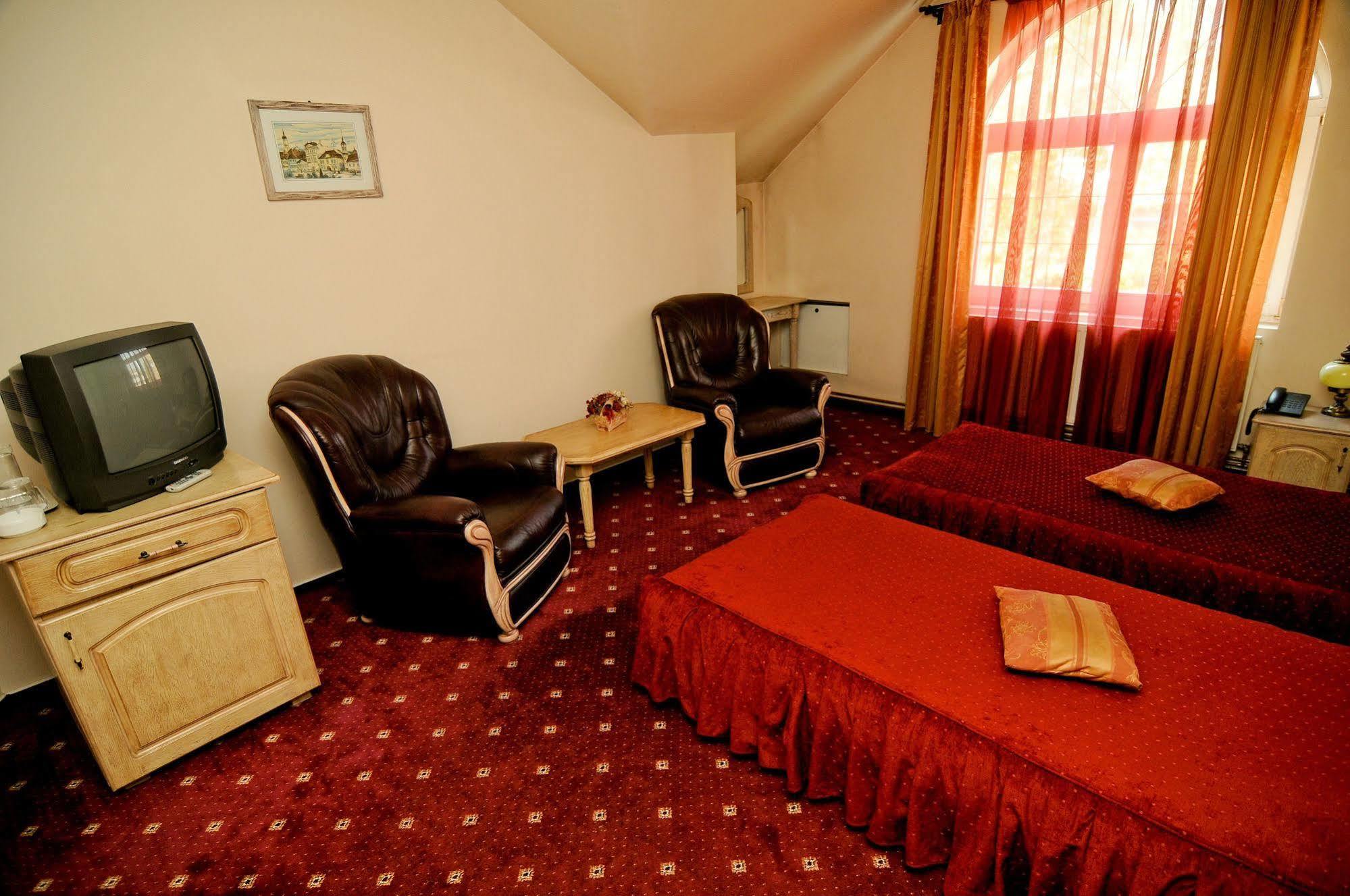 Târgu-Mureş Pension La Cupola מראה חיצוני תמונה