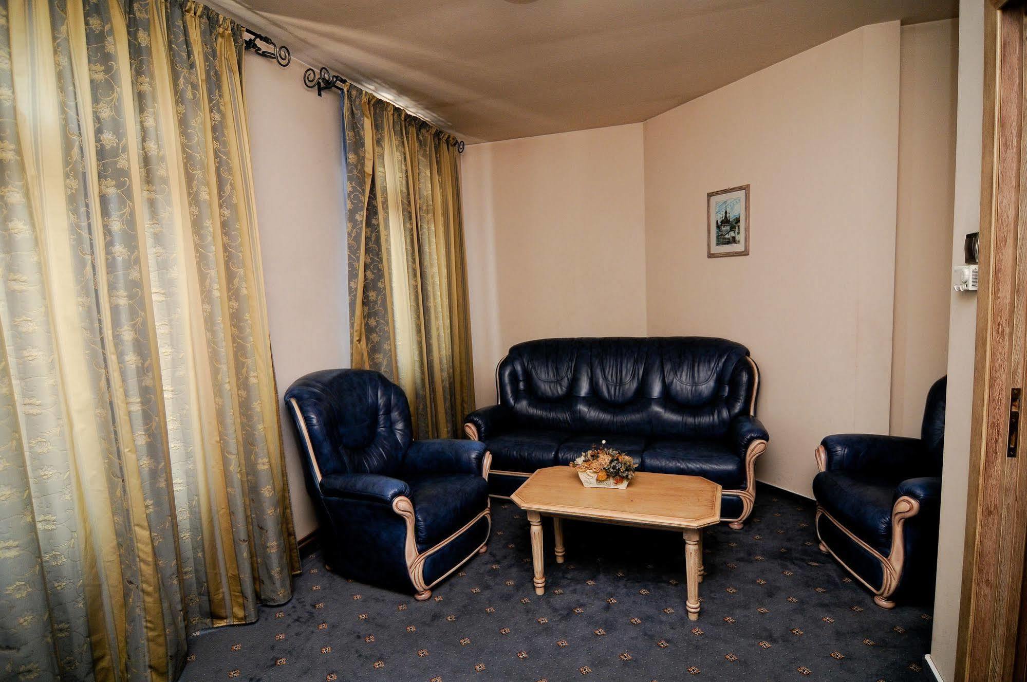 Târgu-Mureş Pension La Cupola מראה חיצוני תמונה