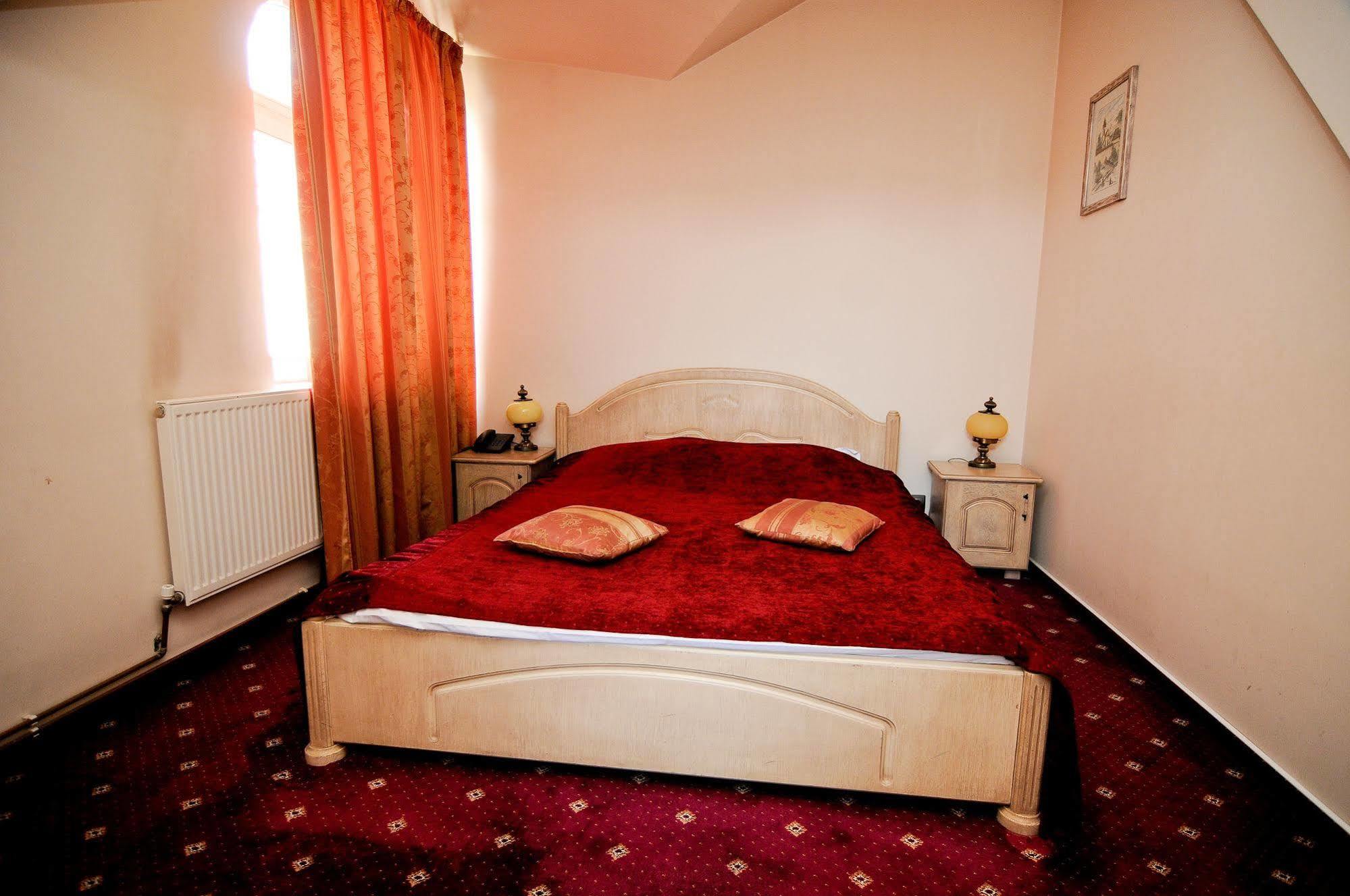 Târgu-Mureş Pension La Cupola מראה חיצוני תמונה
