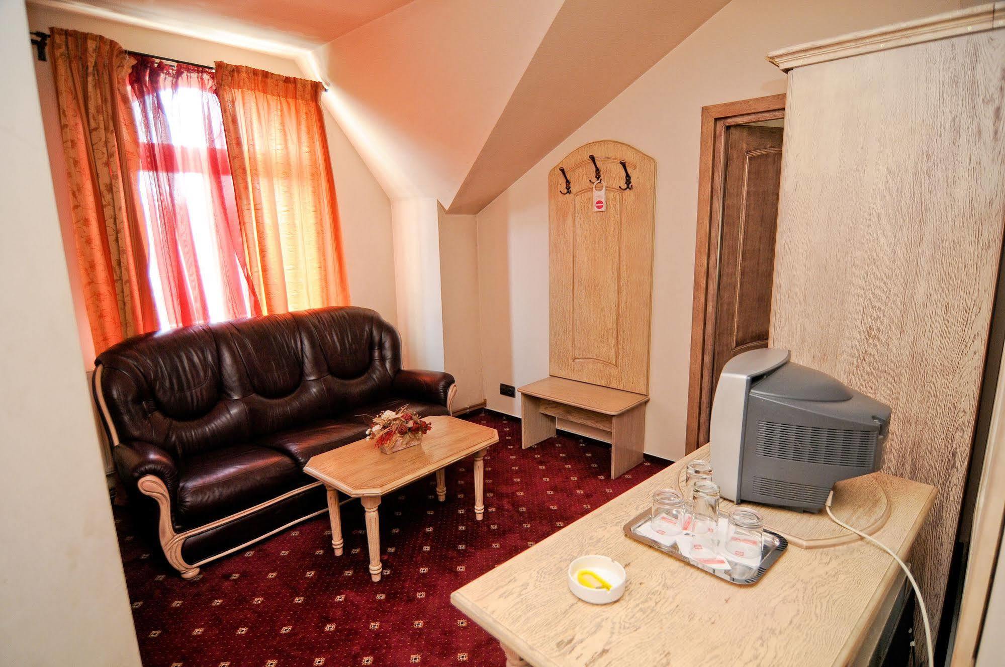 Târgu-Mureş Pension La Cupola מראה חיצוני תמונה